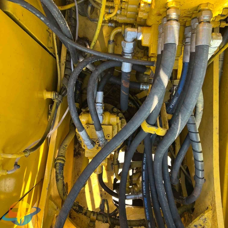 Small excavator Komatsu PC130 excavator second-hand excavator low working time good operation for sale