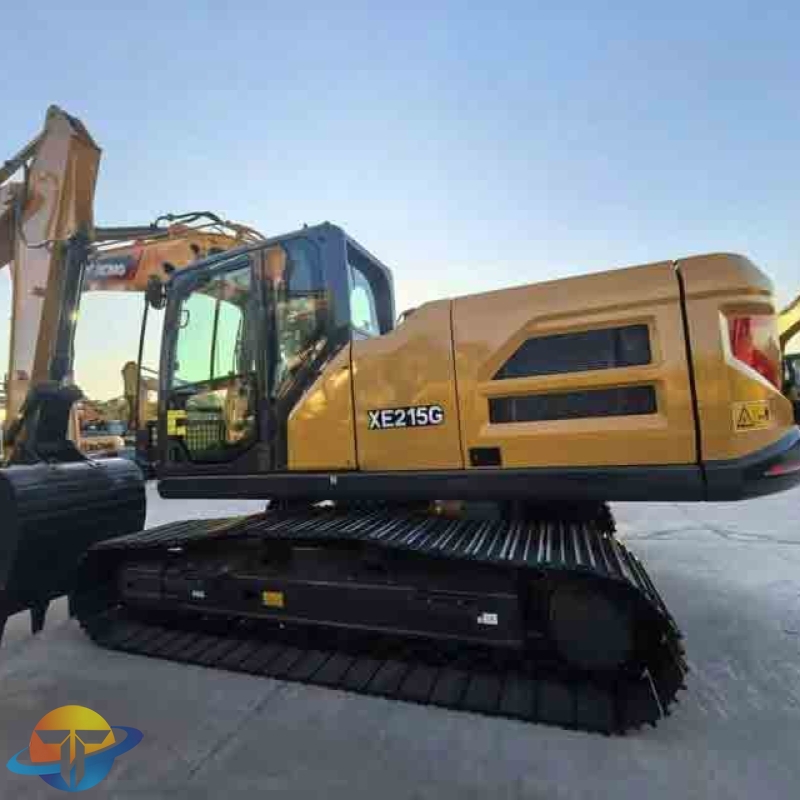 XCMG XE215G excavator with Isuzu Stage II engine and constant power pump, 80 cm crawler tracks in stock.