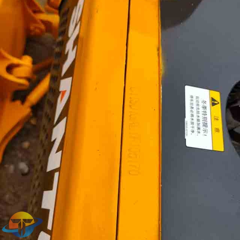 Shantui SD13S bulldozers are of high quality, reliable and durable for large-scale construction, and are available for sale.