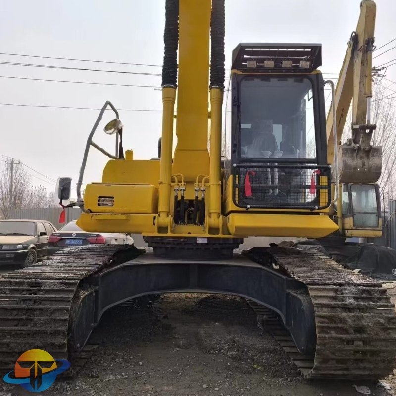 Second-hand high quality Komatsu PC210LC excavator most popular machine spot low price