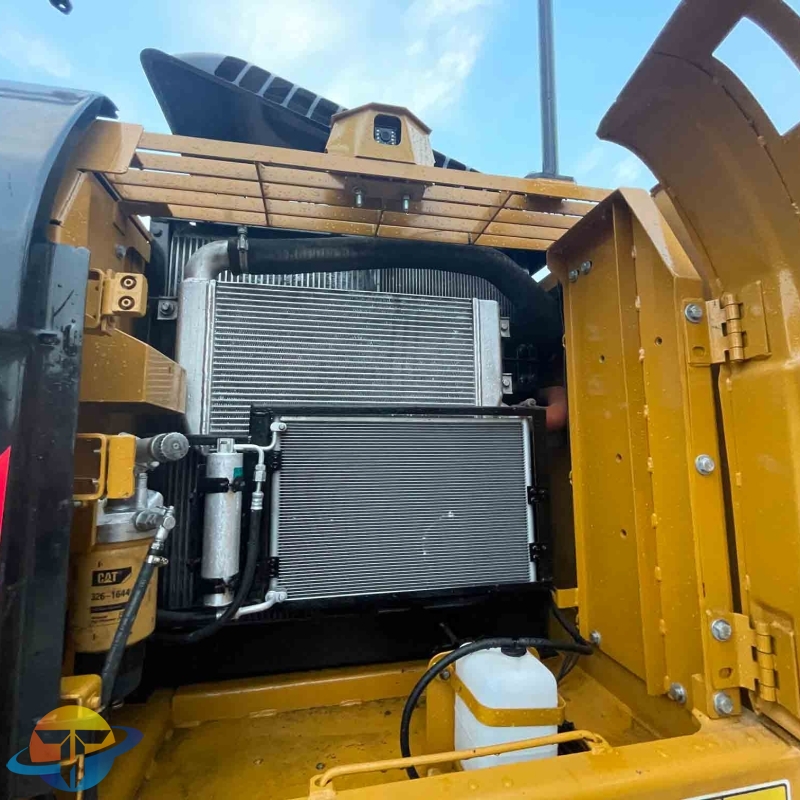 Caterpillar CAT323D2L excavator used construction machinery, fast delivery and reliable shipping. Contact us for the latest offers.