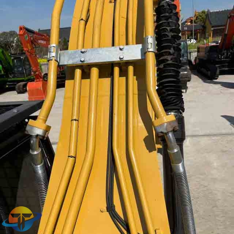 Caterpillar 330 high-spec excavator with strong power output and in good condition; used tracked excavator for sale.