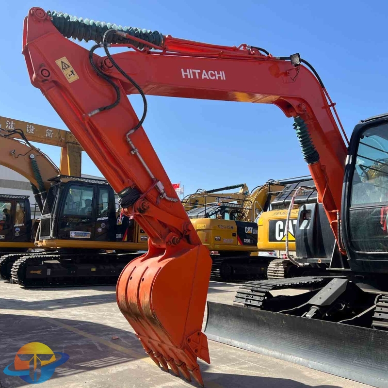 Hitachi ZX70 second-hand excavator is flexible to operate and has low labor hours and low price