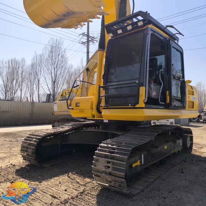Second hand Komatsu PC200 excavator in best working condition and cheapest price