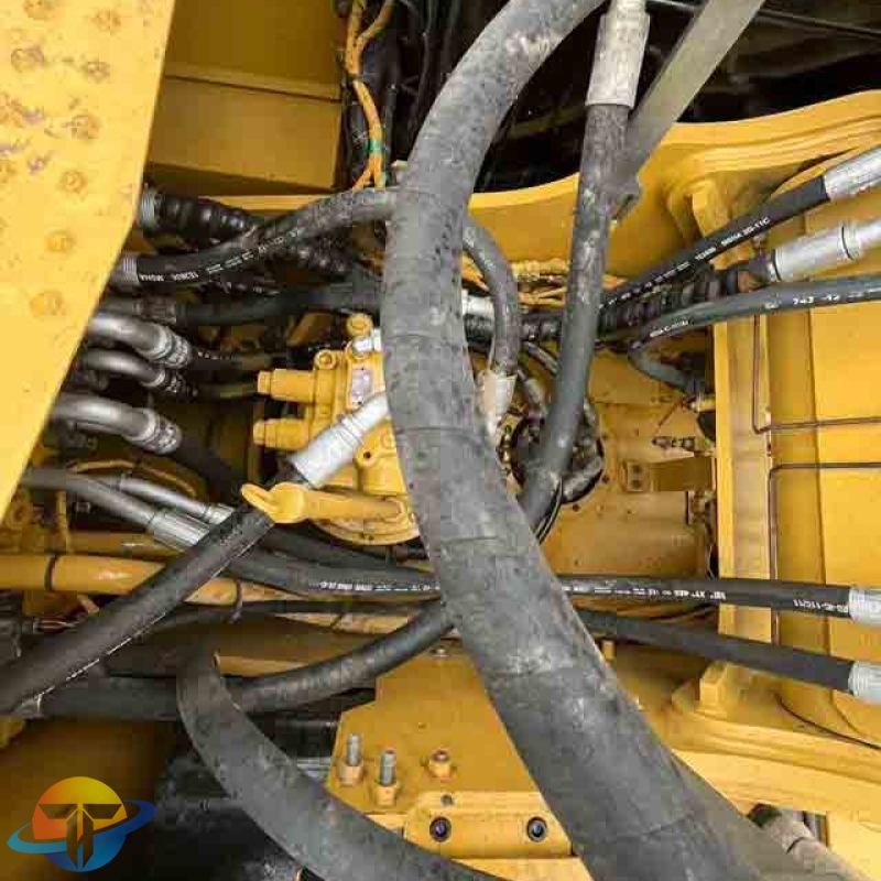 Caterpillar 320 high-spec excavator, original tracked excavator, used in mining construction, for sale.