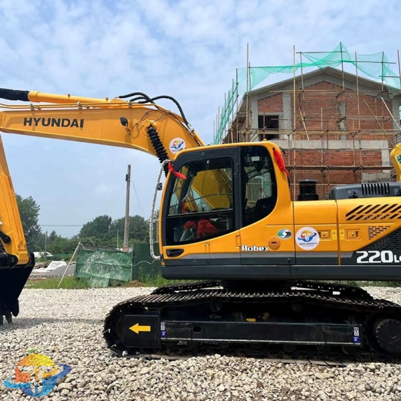 Yundai R220-9S excavator second-hand excavation energy consumption good price cost performance