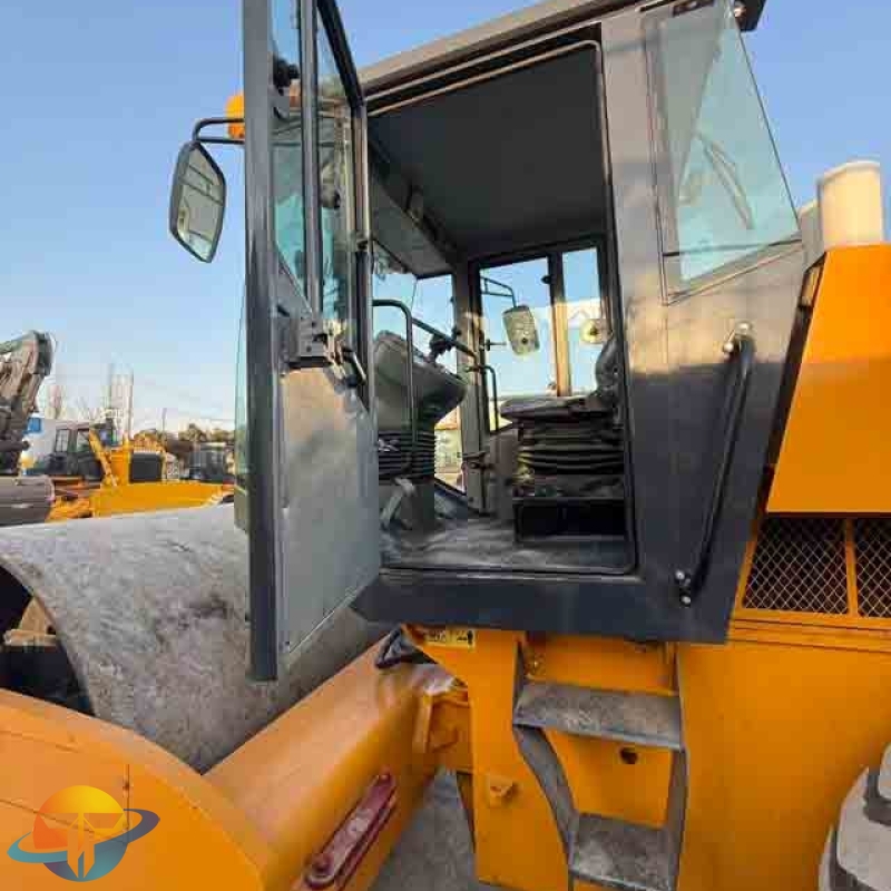 High-performance used XCMG XS223J road roller/wheel loader, ideal for heavy-duty projects, for sale.