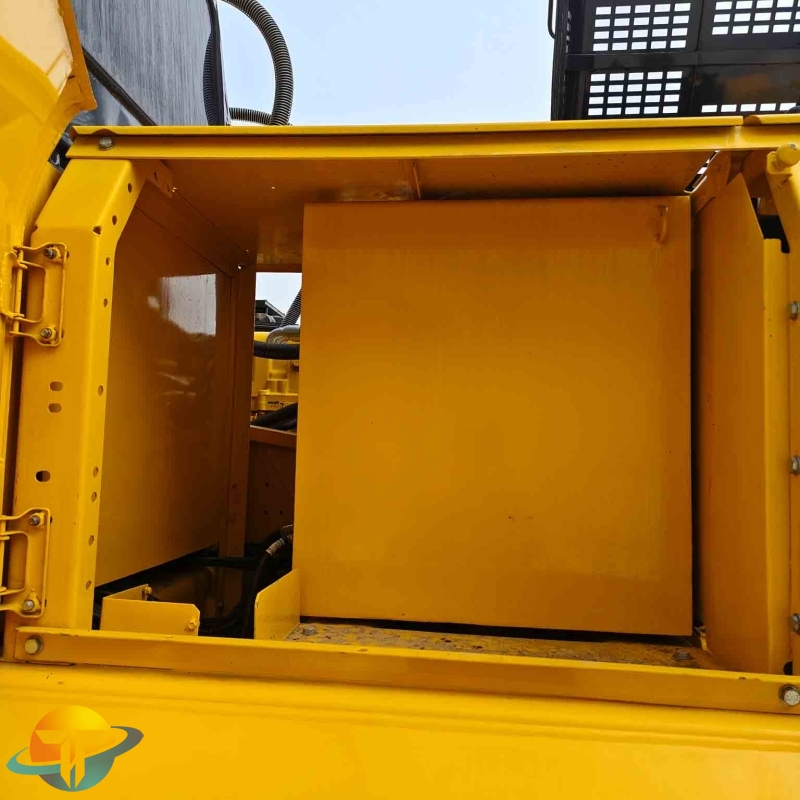 Komatsu PC360 36-ton tracked excavator, used for quarry work, low operating time, for sale.