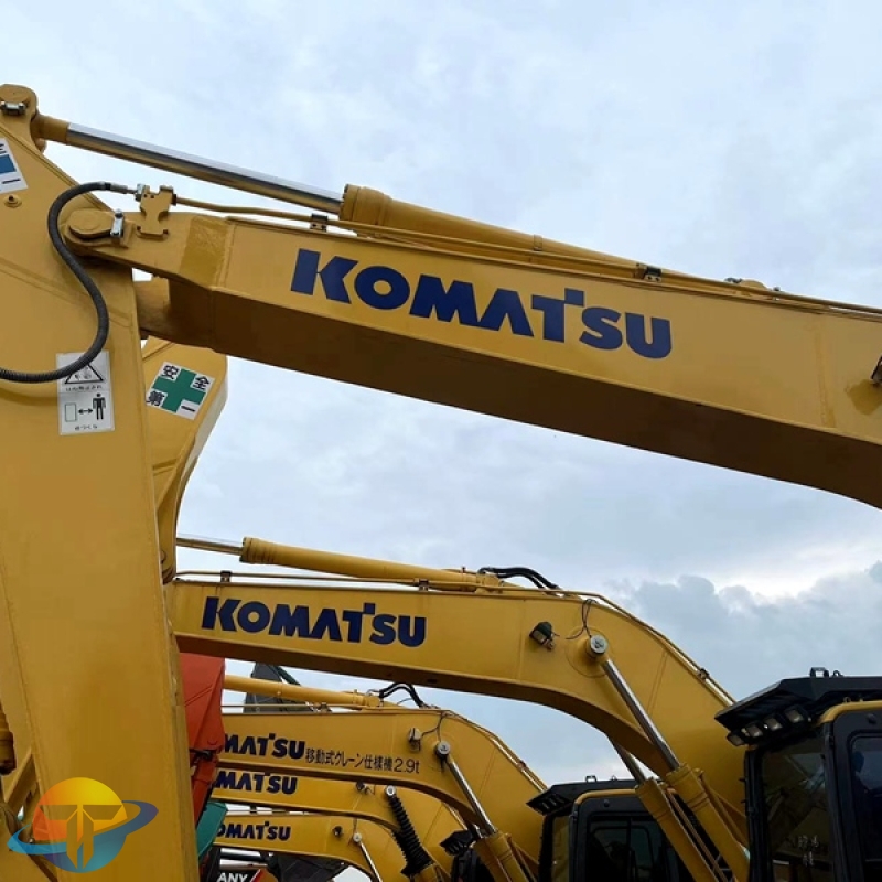 Second hand Komatsu PC200-8 excavator original working time low price cheap