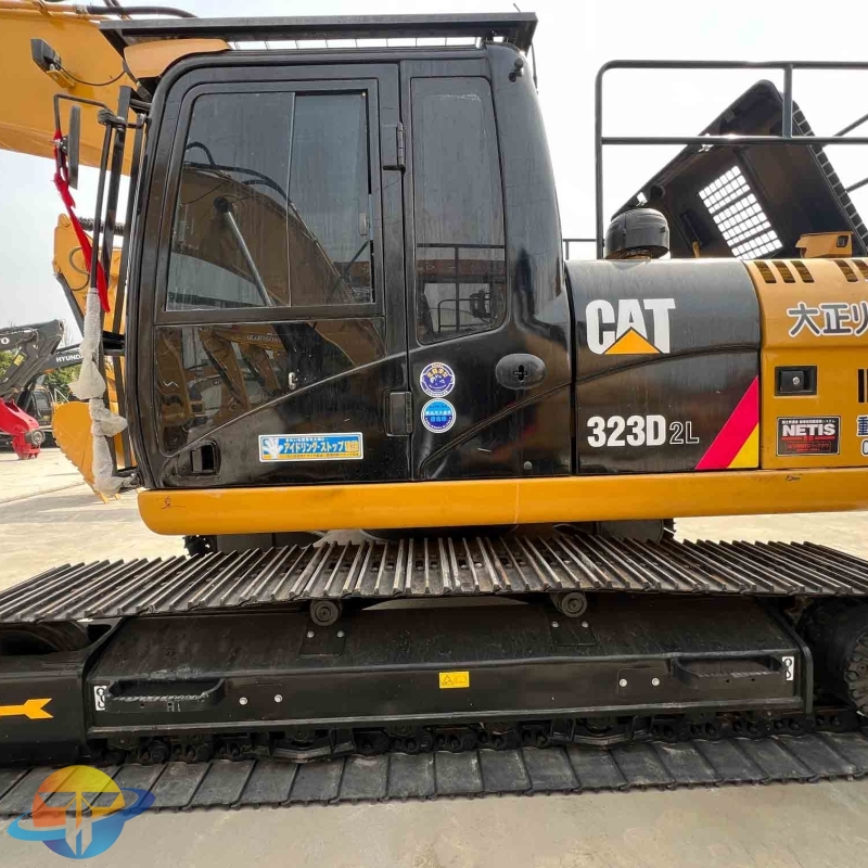 Famous excavator brand Caterpillar used excavator CAT323D2L excavator now for sale with high quality