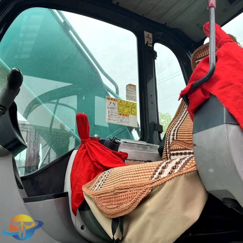 Used Kobelco SK200LC-8 excavator large engineering equipment for sale at a low price