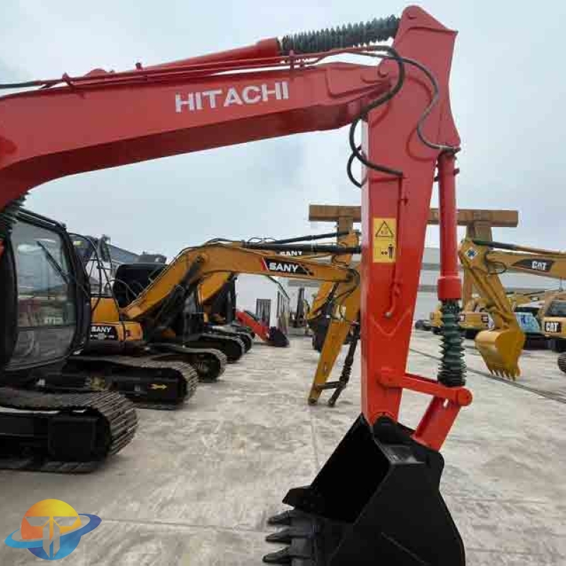 Hitachi EX120 crawler excavator: high stability and operator comfort.