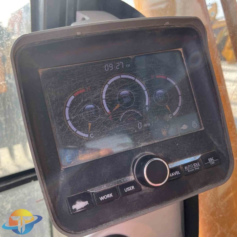 High quality original second hand Hyundai 220LC-9S excavator in good condition for sale at a very low price