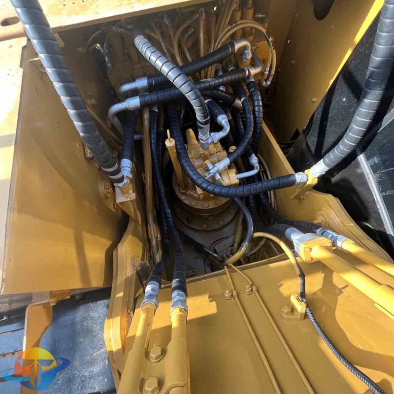 There is a limited amount of stock of used construction equipment of the world-renowned brand Japanese original Caterpillar 323D2L excavator in stock.