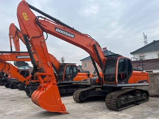 Doosan DX225LC-9C Excavator