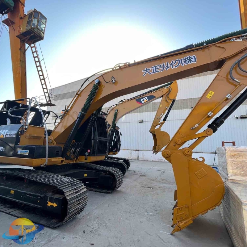 Used Caterpillar CAT320D2L crawler excavator, a globally renowned brand, in good condition and available for sale.