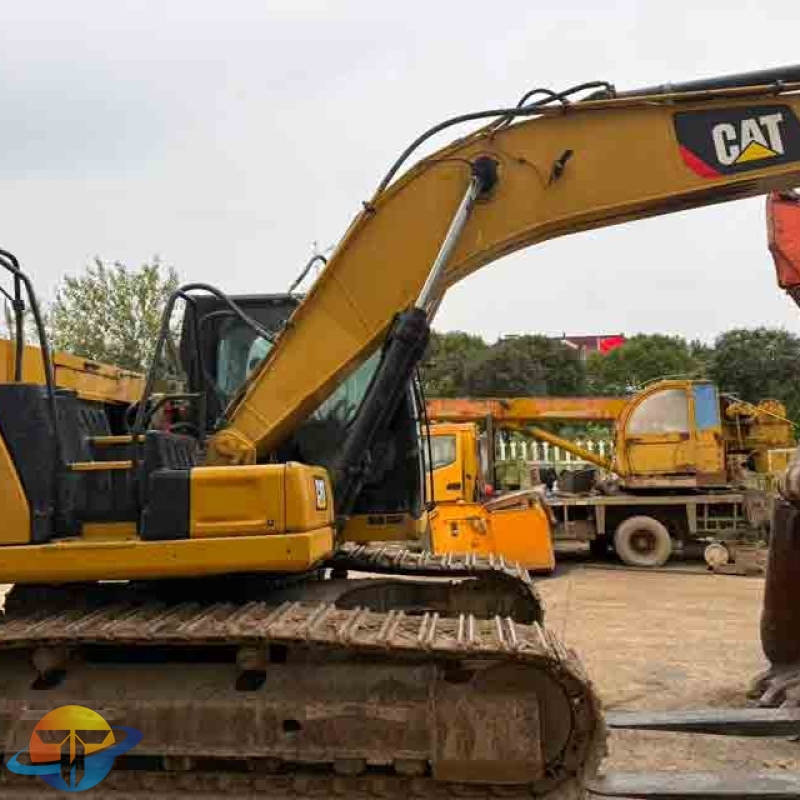 The popular Caterpillar 320 excavator tracked earthmoving equipment is in good condition and available for immediate sale.