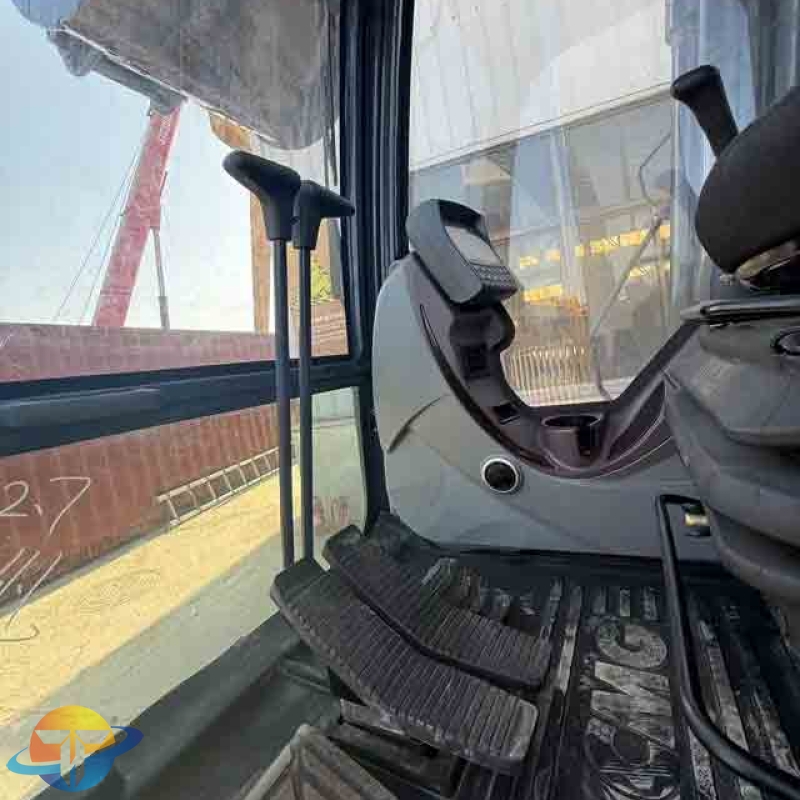 The best-selling XCMG XE215CA excavator in China is an economical choice and is available for immediate sale.
