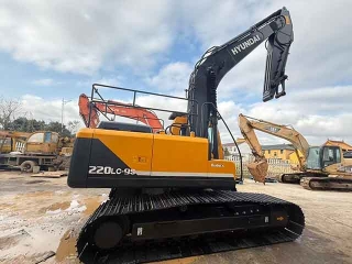 Used Hyundai 220LC-9S excavator (22 tons) from South Korea, original equipment for sale.