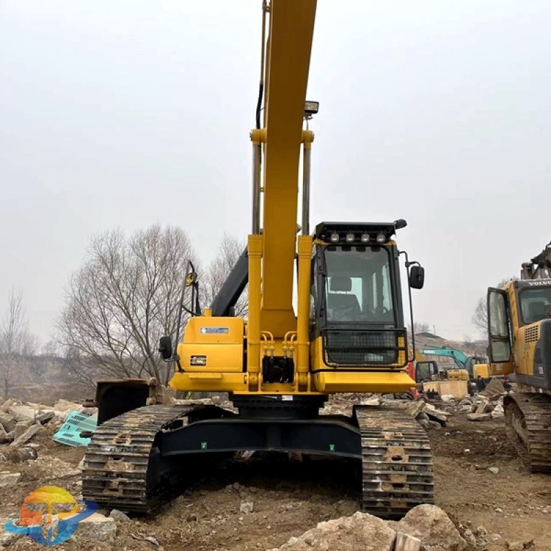 Cheap second-hand Komatsu PC240-8 excavator large equipment is hot selling