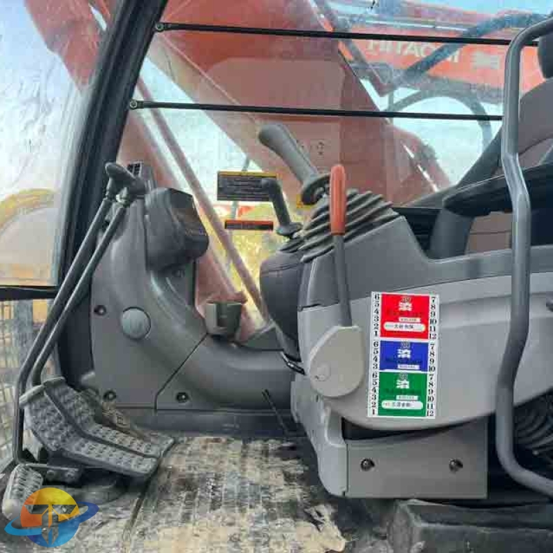 Original used Hitachi 200 excavator, high-quality earthmoving machinery for sale.