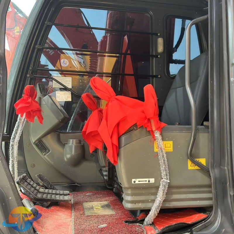 Hitachi ZX200 excavator Earthmoving machinery Used crawler excavator for sale