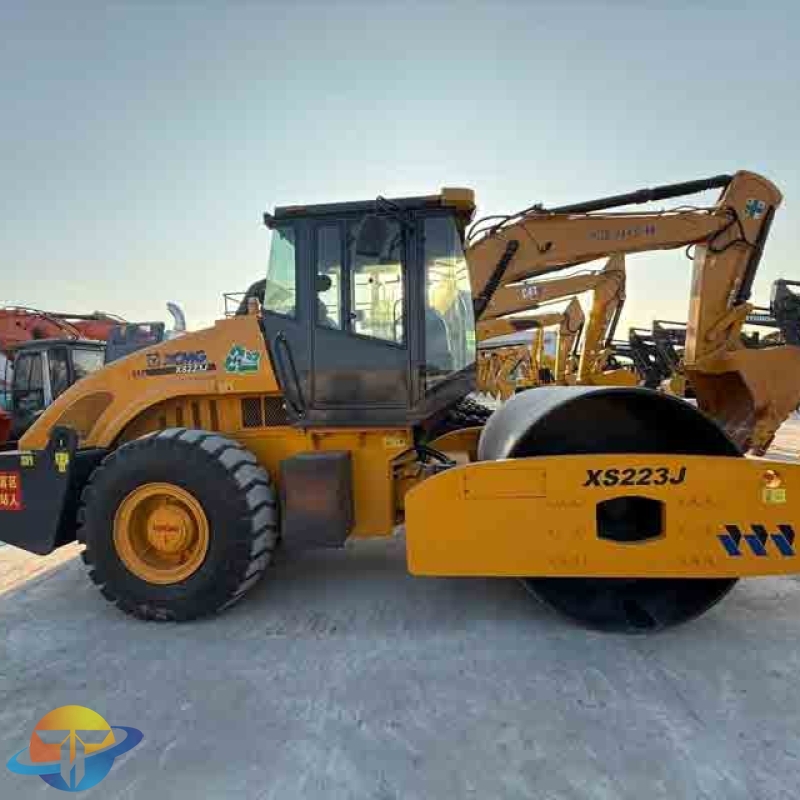 High-performance used XCMG XS223J road roller/wheel loader, ideal for heavy-duty projects, for sale.