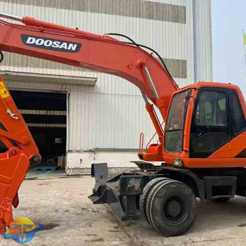 Doosan DH210 wheeled excavator with original motor and engine for sale.