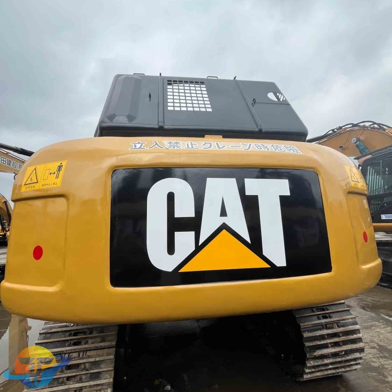 Used Caterpillar 320D2L crawler excavator with high quality engine and low consumption in good condition for sale.