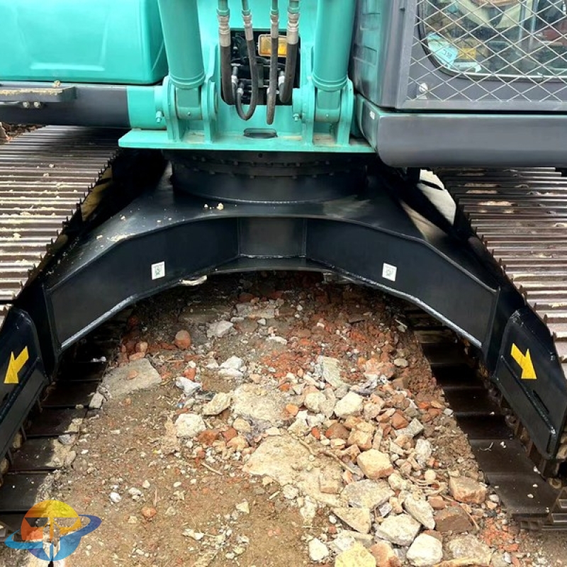 Used Kobelco SK200LC-8 excavator large engineering equipment for sale at a low price