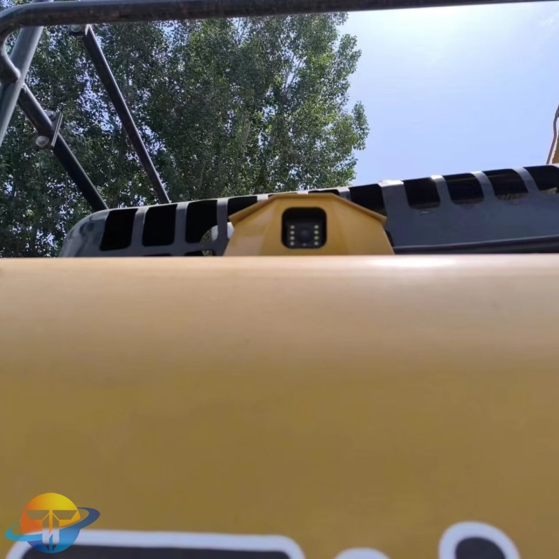 Well maintained second-hand excavator Caterpillar 329D2L excavator is cheap and easy to operate