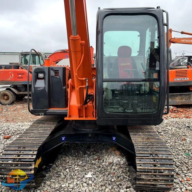 Cheap second-hand Hitachi ZX70 excavator low working time highly recommended