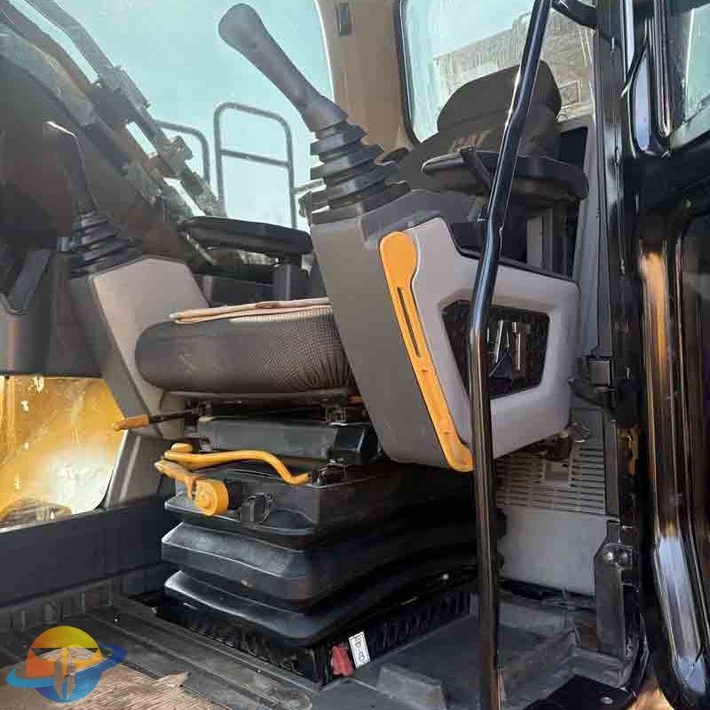 High-quality Caterpillar CAT345 excavator, low-work-time, reliable, large used machinery for sale.