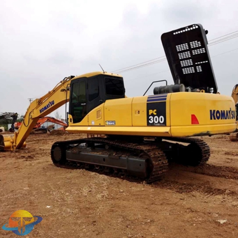 used Komatsu PC300-7 excavator in good condition and low price