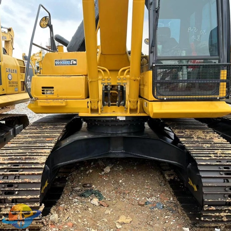 Second hand Komatsu PC200-8 excavator original working time low price cheap