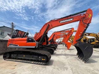 Large machinery Doosan DX300LC-9C excavator good performance second-hand excavator for sale