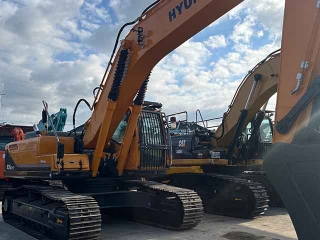 Hot selling brand Hyundai 305LC-9T excavator with high quality for sale with core components hydraulic construction machinery for sale.