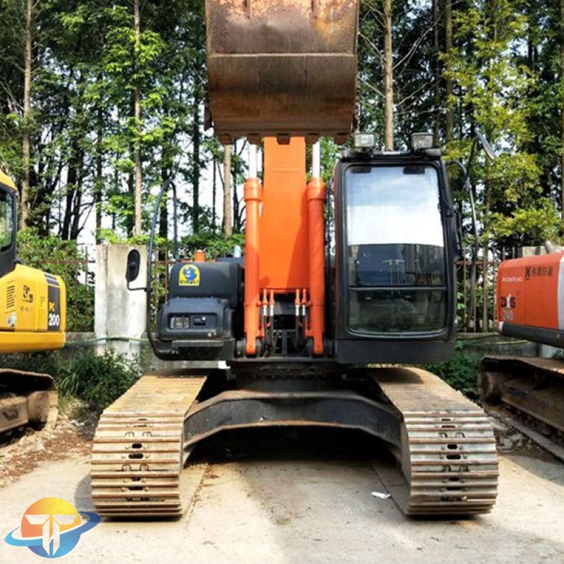 Used Hitachi ZX200-3 hydraulic crawler excavator for sale at a low price