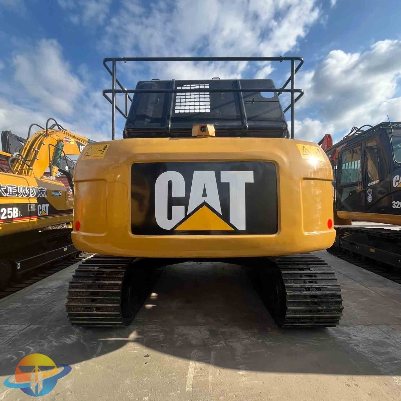 There is a limited amount of stock of used construction equipment of the world-renowned brand Japanese original Caterpillar 323D2L excavator in stock.