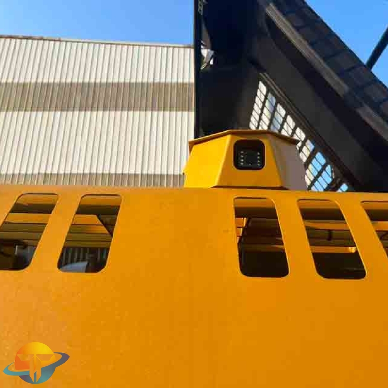 Used construction machinery, original imported Caterpillar direct injection 323D2L excavator, is selling briskly in the factory.