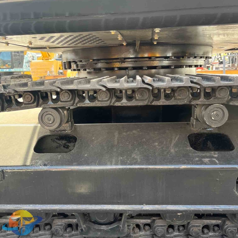 Japan-made Hitachi ZX240 hydraulic crawler excavator used excavator is in stock and is selling well.