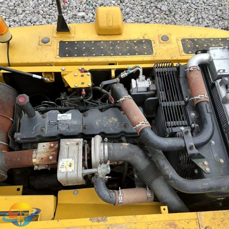 Second hand Komatsu PC200-8 excavator original working time low price cheap