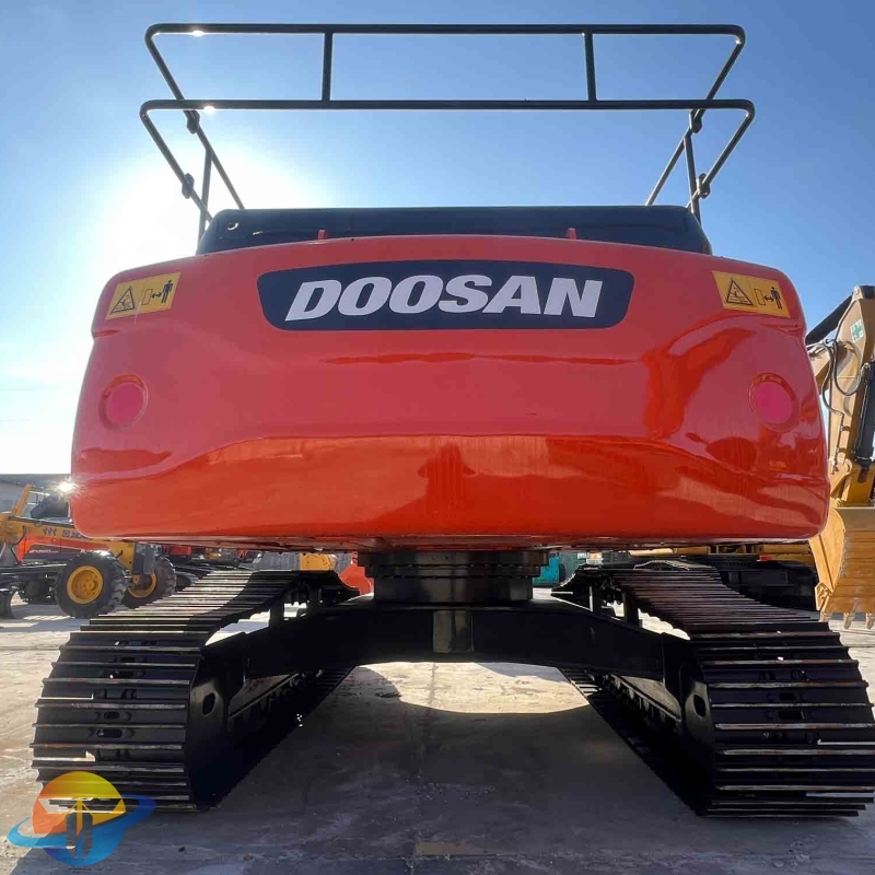 Doosan DX225LC-9C excavator second-hand machine has good operating performance and low price