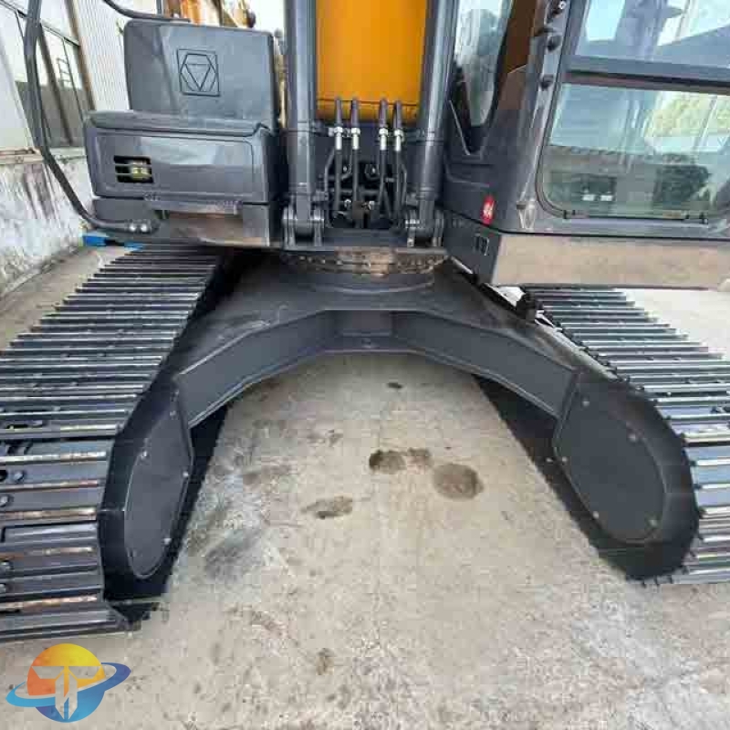 The best-selling XCMG XE215CA excavator in China is an economical choice and is available for immediate sale.