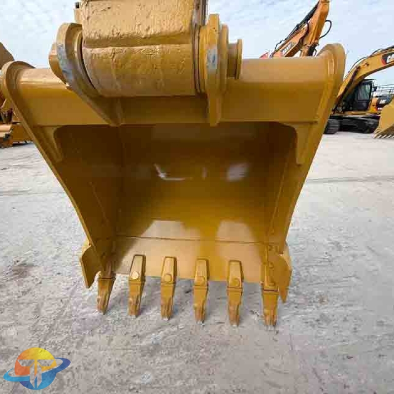Used Caterpillar CAT323 excavator, low working time, high-altitude loading, used construction machinery for sale.