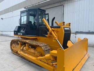 High-quality used Shantui SD13S bulldozers are selling briskly.