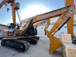 Used Caterpillar CAT320D2L crawler excavator, a globally renowned brand, in good condition and available for sale.
