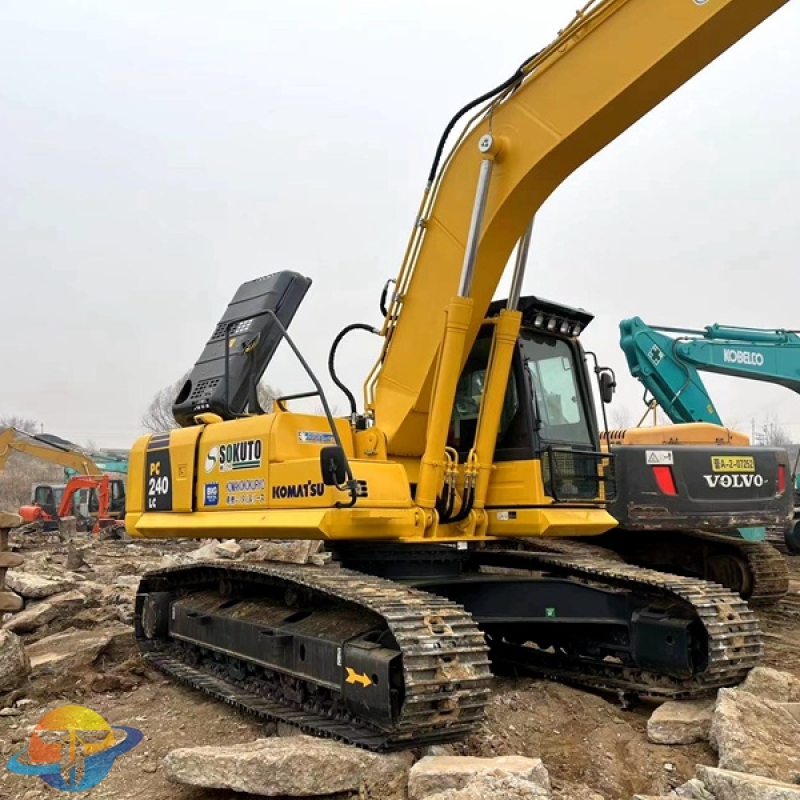 Cheap second-hand Komatsu PC240-8 excavator large equipment is hot selling