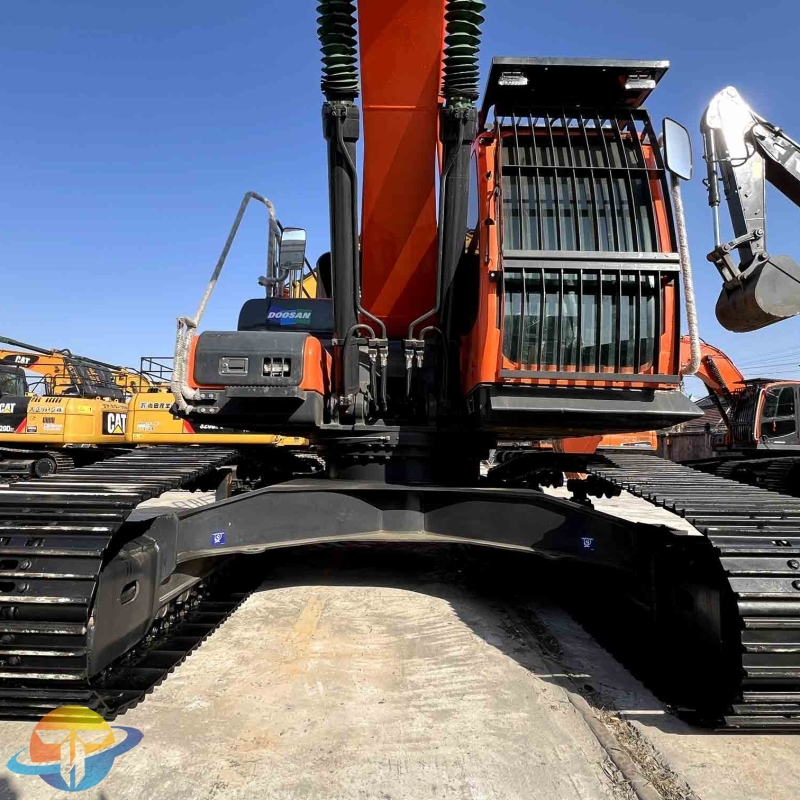 Good performance second-hand Doosan DX225LC Excavator low working hours for sale worldwide