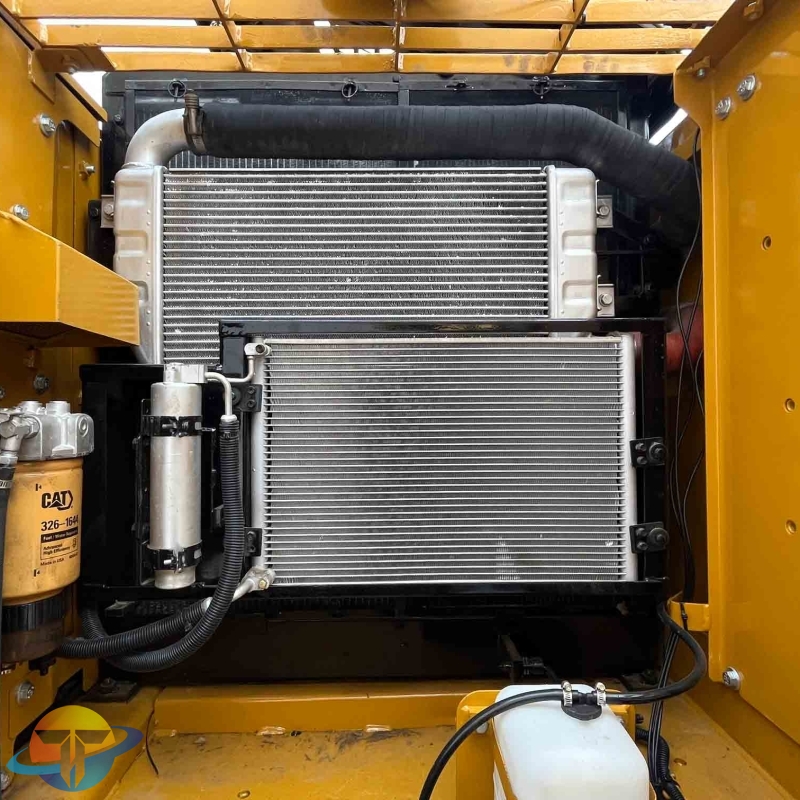 Caterpillar CAT320D2L excavators are known for their exceptional stability and are a globally popular brand. Used excavators are currently in high demand.